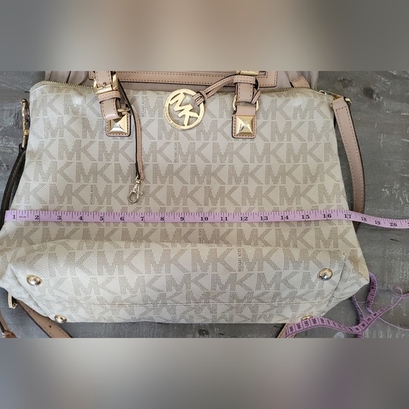 Michael Kors Jet Set Tote Bag - Picture 7 of 16